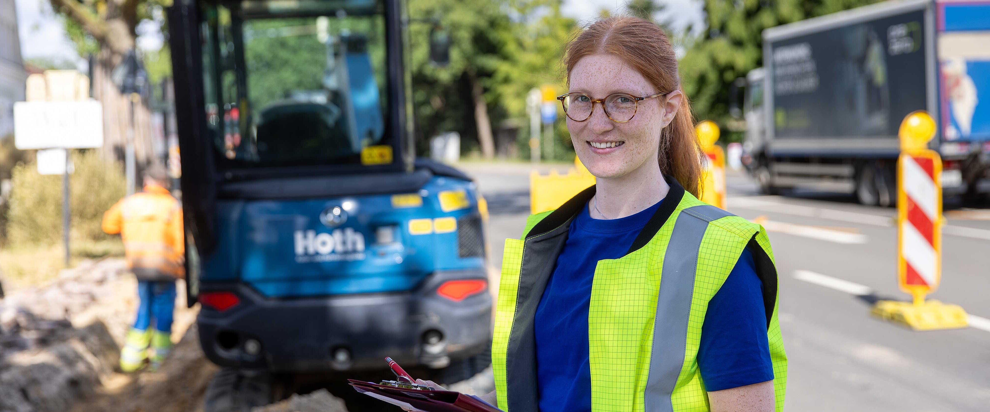 Auf dem Foto ist Helke Weber, Projektleiterin mit Meisterbrief bei der Celle-Uelzen Netz GmbH (CUN), zu sehen. 